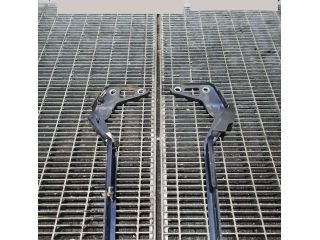 bontott AUDI Q7 Motorháztető Zsanér Pár