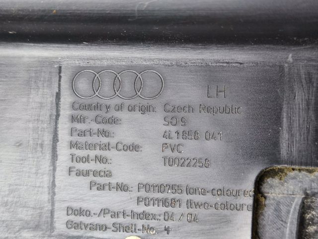 bontott AUDI Q7 Műszerfal Héj