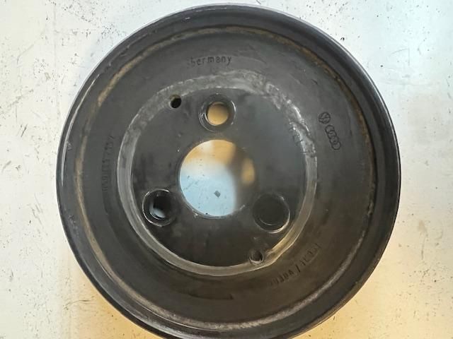 bontott AUDI Q7 Szervó Szivattyú Szíjtárcsa