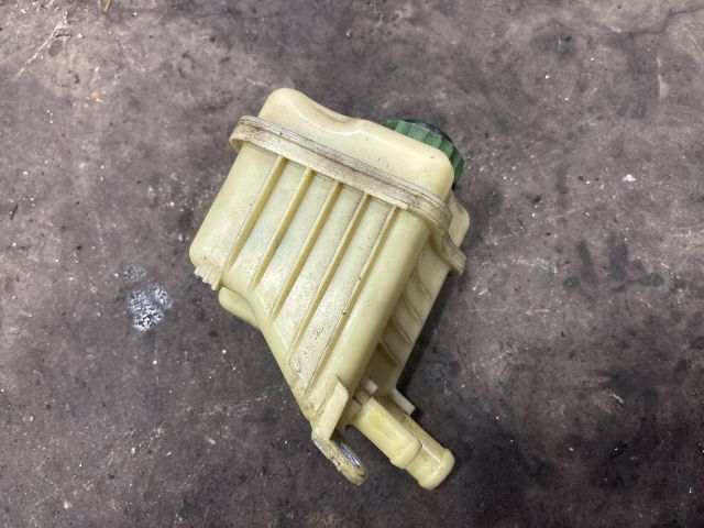 bontott AUDI Q7 Szervóolaj Tartály