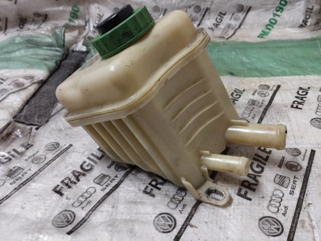 bontott AUDI Q7 Szervóolaj Tartály