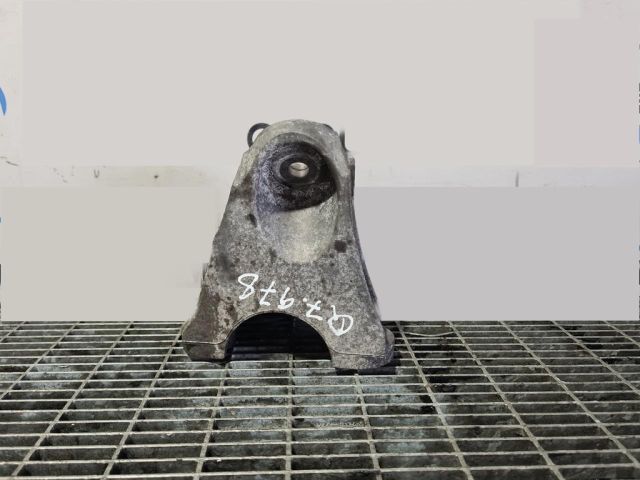 bontott AUDI Q7 Tartó Bak