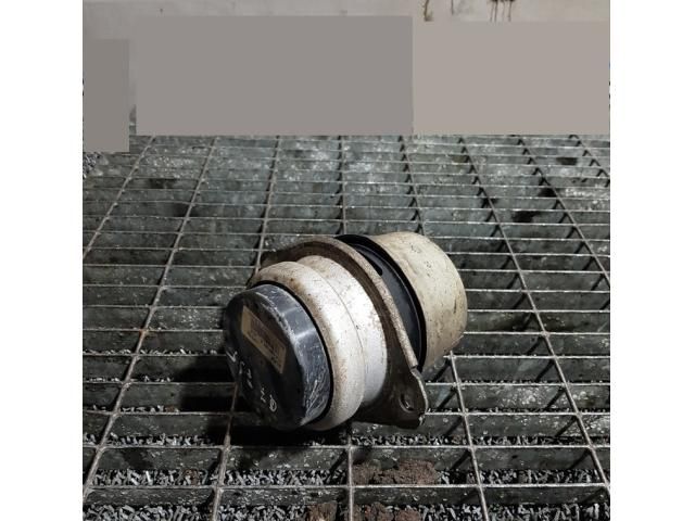 bontott AUDI Q7 Tartó Bak