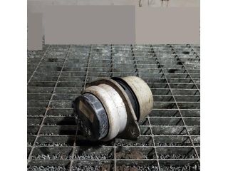 bontott AUDI Q7 Tartó Bak