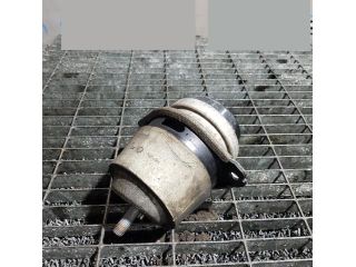 bontott AUDI Q7 Tartó Bak