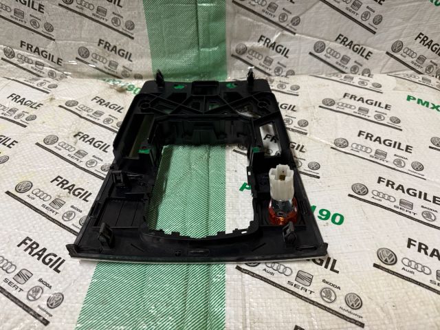 bontott AUDI Q7 Váltókar Keret