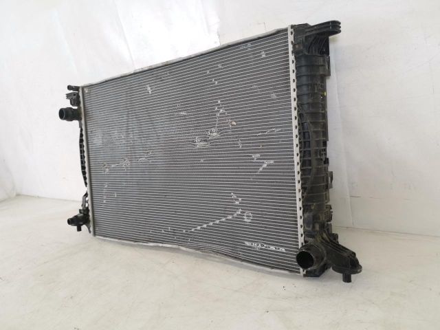 bontott AUDI Q7 Vízhűtő Radiátor (Klímás)