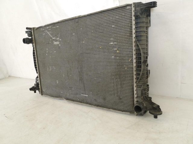 bontott AUDI Q7 Vízhűtő Radiátor (Klímás)