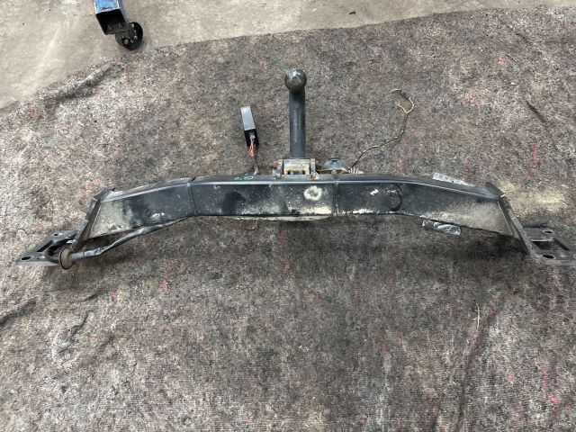 bontott AUDI Q7 Vonóhorog