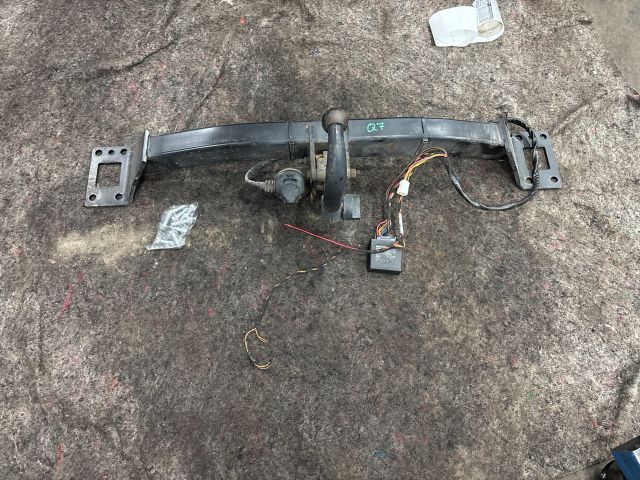 bontott AUDI Q7 Vonóhorog