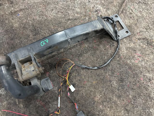 bontott AUDI Q7 Vonóhorog