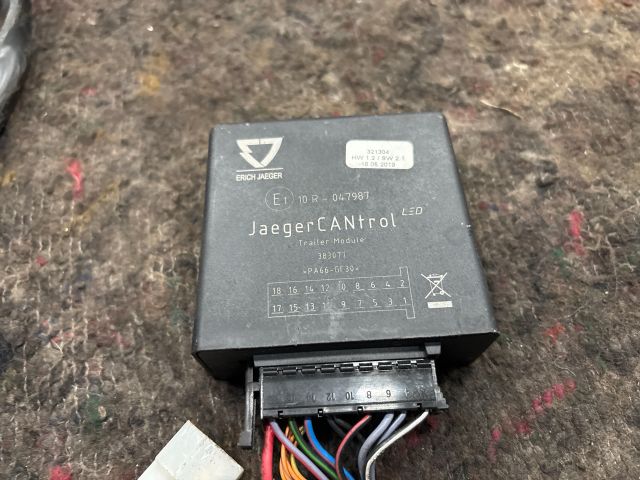 bontott AUDI Q7 Vonóhorog