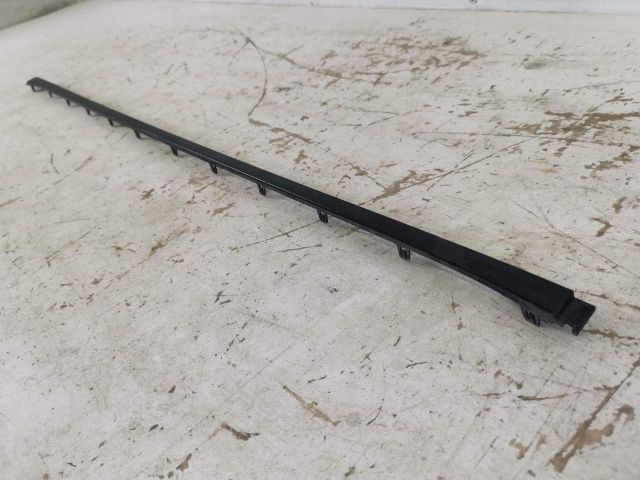 bontott AUDI Q8 Első Lökhárító Díszléc