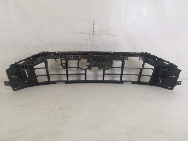 bontott AUDI Q8 Első Lökhárító Tartó Felső