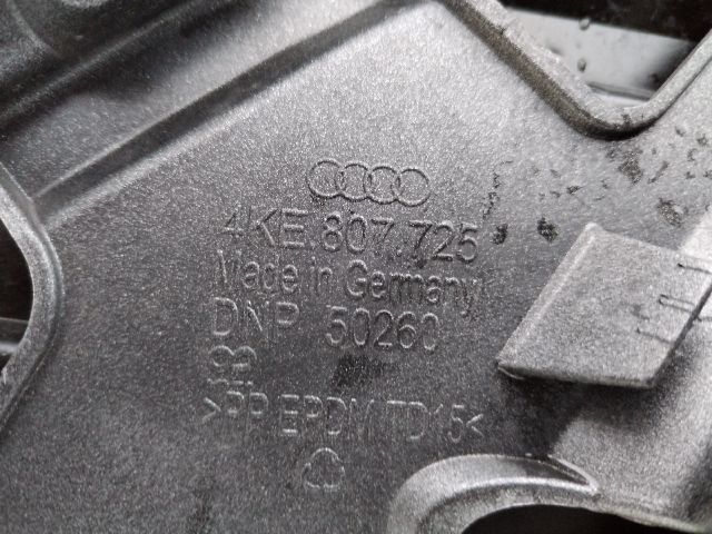 bontott AUDI Q8 Első Lökhárító (Üresen)