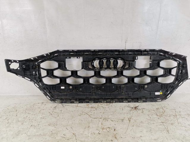 bontott AUDI Q8 Hűtőrács