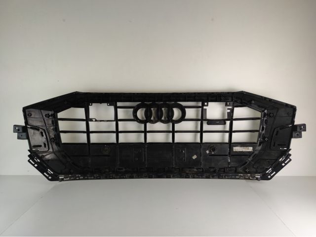 bontott AUDI Q8 Hűtőrács