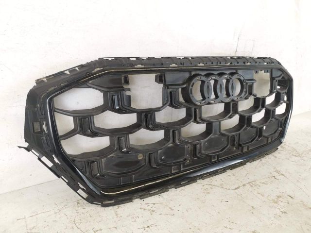 bontott AUDI Q8 Hűtőrács