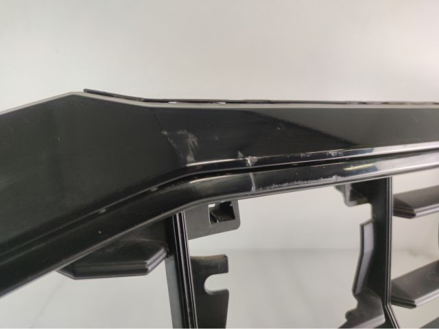 bontott AUDI Q8 Hűtőrács