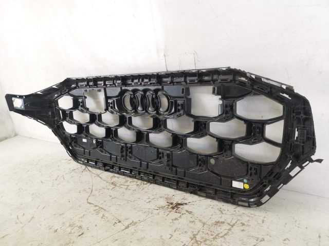 bontott AUDI Q8 Hűtőrács