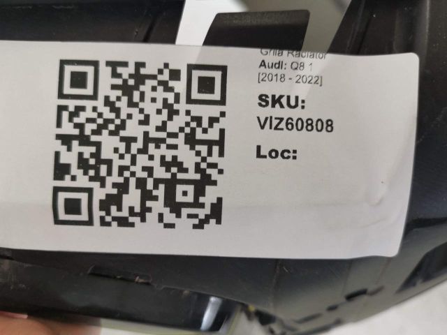 bontott AUDI Q8 Hűtőrács