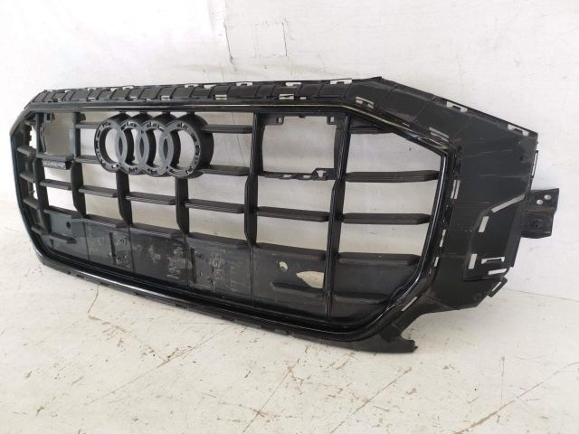 bontott AUDI Q8 Hűtőrács