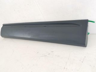 bontott AUDI Q8 Jobb első Ajtó Díszléc