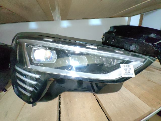 bontott AUDI Q8 Jobb Fényszóró