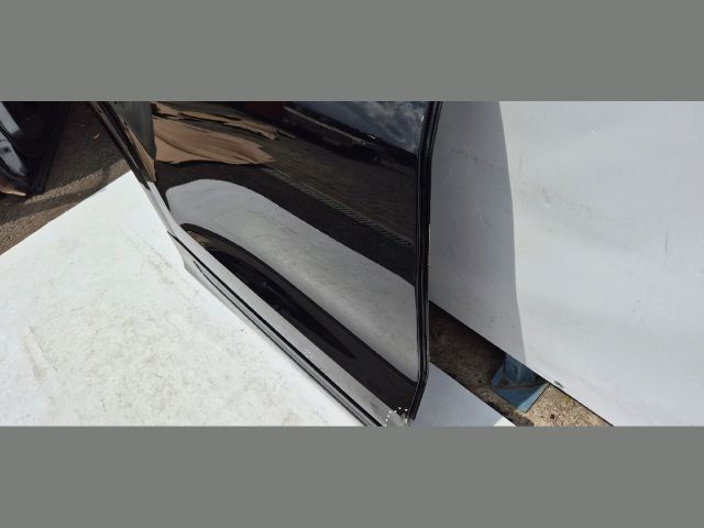 bontott AUDI Q8 Jobb hátsó Ajtó (Üres lemez)