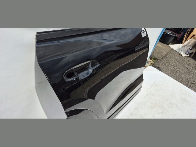 bontott AUDI Q8 Jobb hátsó Ajtó (Üres lemez)