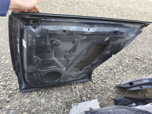 bontott AUDI Q8 Jobb hátsó Ajtó (Üres lemez)