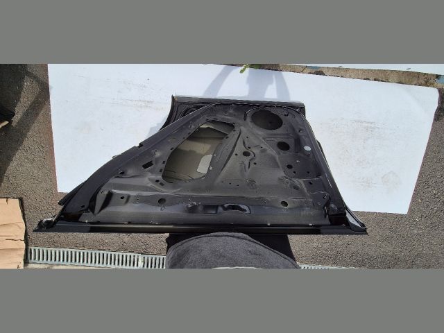 bontott AUDI Q8 Jobb hátsó Ajtó (Üres lemez)