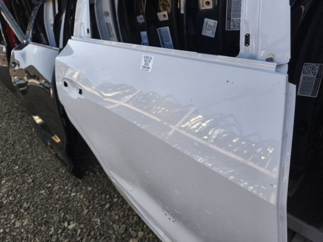 bontott AUDI Q8 Jobb hátsó Ajtó (Üres lemez)