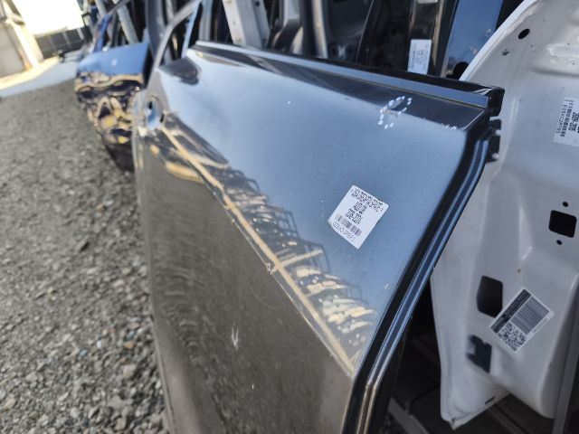 bontott AUDI Q8 Jobb hátsó Ajtó (Üres lemez)