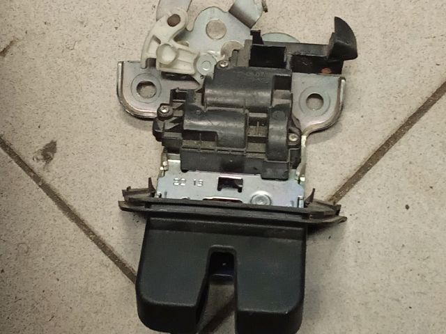 bontott AUDI R8 Csomagtérajtó Zárszerkezet