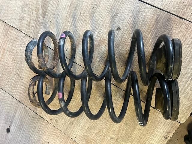 bontott AUDI TT Bal hátsó Rugó