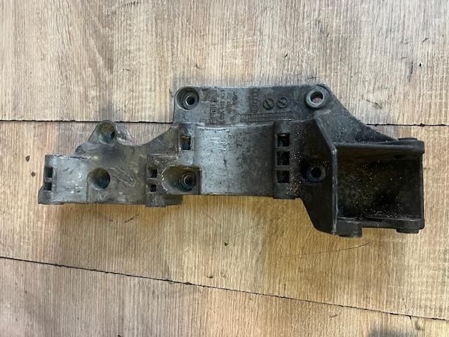 bontott AUDI TT Generátor Tartó Bak