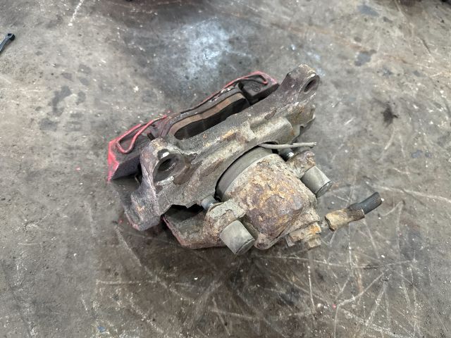 bontott AUDI TT Bal első Féknyereg Munkahengerrel