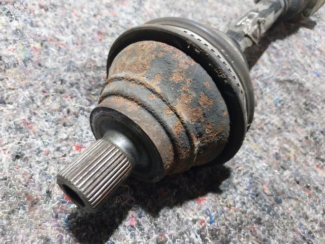 bontott AUDI TT Bal Féltengely