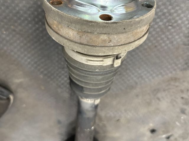 bontott AUDI TT Bal Féltengely