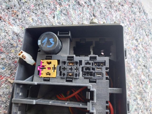 bontott AUDI TT Biztosítéktábla Motortér