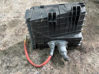 bontott AUDI TT Biztosítéktábla Motortér