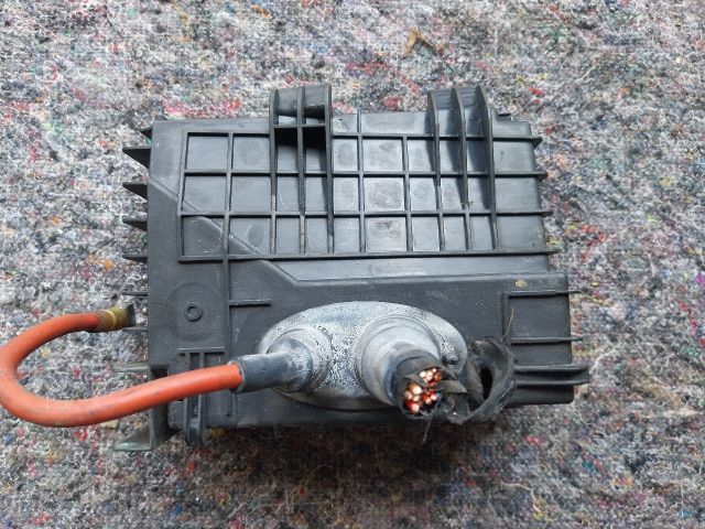 bontott AUDI TT Biztosítéktábla Motortér