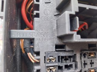 bontott AUDI TT Biztosítéktábla Motortér