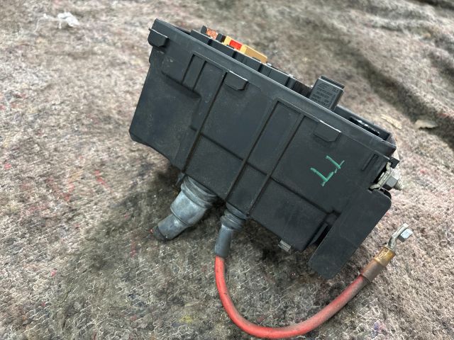 bontott AUDI TT Biztosítéktábla Motortér