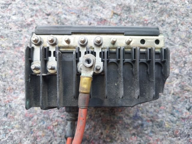 bontott AUDI TT Biztosítéktábla Motortér