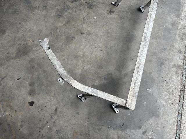 bontott AUDI TT Első Bölcső