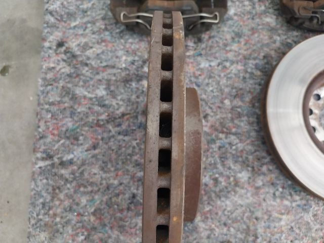 bontott AUDI TT Első Pár Fék Szett (Nyereg, Tárcsa, Betét)