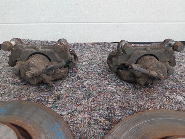 bontott AUDI TT Első Pár Fék Szett (Nyereg, Tárcsa, Betét)