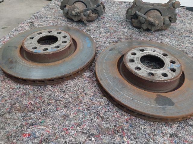 bontott AUDI TT Első Pár Fék Szett (Nyereg, Tárcsa, Betét)